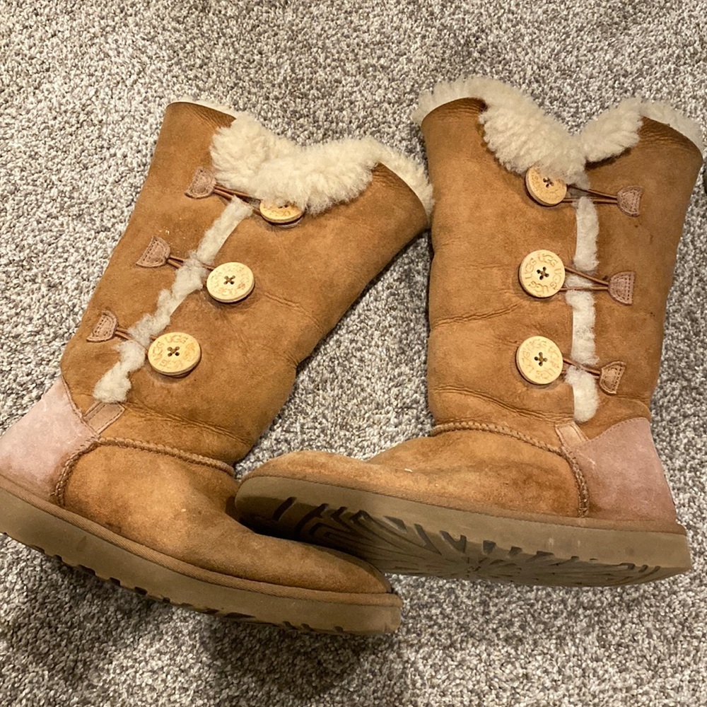 Ugh Bailey 3 button boots